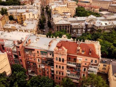 Засклені балкони на фасадах будинків у центрі Києва можуть зникнути - thepage.ua - Украина - місто Київ