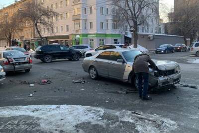 Мужчина пострадал в тройном ДТП в центре Новосибирска - tayga.info - Новосибирск