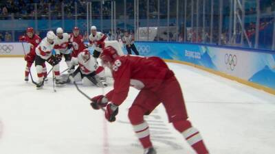 Антон Слепышев - Российские хоккеисты начали олимпийский турнир с победы - 1tv.ru