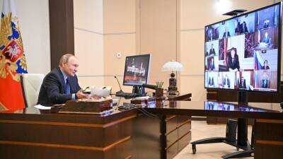 Владимир Путин - Путин призвал суды принимать быстрые и справедливые решения - 5-tv.ru