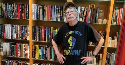 Стивен Кинг - Стивен Кинг надел футболку с надписью "Украина, я стою вместе с тобой" - kp.ua - Россия - США - Украина