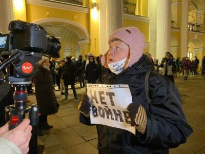 В центре Петербурга вывесили баннер в призывом к миру на Украине (видео) - rosbalt.ru - Россия - Украина - Санкт-Петербург