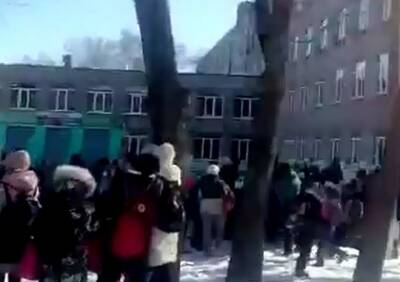 Опубликовано видео эвакуации учеников из рязанской школы №47 - ya62.ru - Рязань