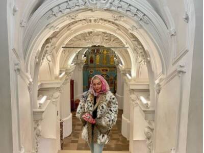 Анастасия Волочкова - Посетившая храм в джинсах Волочкова ответила хейтерам: В Греции даже в шортах пускают - rosbalt.ru - Греция