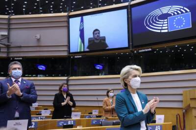 Дмитрий Кулеба - Роберта Метсола - Европарламент принял заявку Украины на вступление в ЕС - vchaspik.ua - Украина - Брюссель