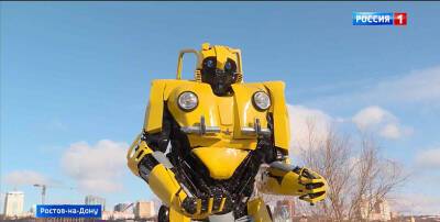 В Левобережном парке Ростова появился трехметровый желтый робот - DONTR.RU - dontr.ru