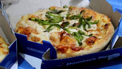 Мастер-франчайзи Domino's Pizza прекратил инвестиции в России - mir24.tv - Россия