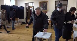Аслан Бжания - Явка на выборах в Абхазии к полудню составила 10% - kavkaz-uzel.eu - Россия - Апсны - Луганск