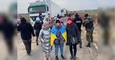 Українці в Польщі заблокували рух фур, що везли товар з Євросоюзу в Білорусь і Росію - fakty.ua - Украина - Євросоюз - Білорусь