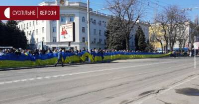 В Херсоне около 10 тысяч человек вышли на митинг против России: оккупанты открыли огонь (фото, видео) - focus.ua - Россия - Украина - Херсон - Херсон