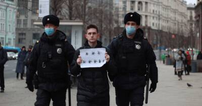 Антивоенные протесты в российских городах - полиция задержала более 700 человек (фото) - focus.ua - Москва - Россия - Украина - Киев - Санкт-Петербург - Санкт-Петербург - Каменск - Москва