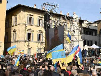 Владимир Зеленский - Виталий Кличко - Во Флоренции на митинг в поддержку Украины вышло 20 тыс. человек. Зеленский обратился к ним по видеосвязи: "Говорите политикам, чтобы закрыли небо!" - gordonua.com - Россия - Украина - Италия