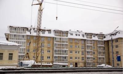 В недостроенном доме в центре Ярославля начали бить окна - 7info.ru - Ярославль - Ярославль - Строительство