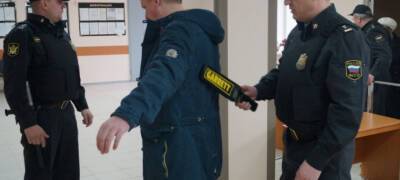 Мужчина пришел в суд на севере Карелии с ножом - stolicaonego.ru - район Беломорский - республика Карелия