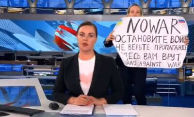 Марина Овсянникова - В эфир российского пропагандистского канала ворвалась девушка с плакатом против войны - vchaspik.ua - Украина