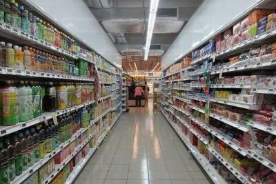 Россиянам рассказали, какие товары могут исчезнуть из магазинов из-за санкций - versia.ru - Россия - Англия - Фарерские Острова