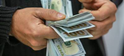 Запрет на продажу наличной валюты банками привел к появлению в России теневого валютного рынка - stolicaonego.ru - Россия
