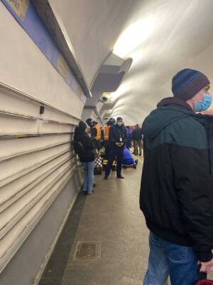 Пассажир упал на пути синей ветки метро в Петербурге - ivbg.ru - Россия - Украина - Санкт-Петербург - Петербург