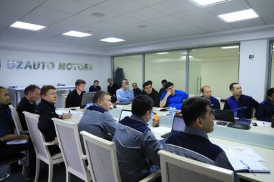 Полное погружение в процесс: руководитель UzAuto посетил отраслевые предприятия Андижанской области - podrobno.uz - Узбекистан