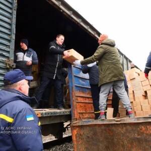 В Запорожье прибыли 5 вагонов гуманитарного груза с продуктовыми наборами. Фото - reporter-ua.com - Украина - Запорожская обл. - Запорожье - Запорожье