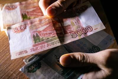 Как сейчас сохранить деньги и акции и можно ли заработать на бирже. Советы инвесторов - znak.com - Россия
