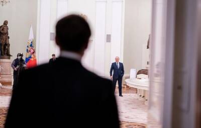 Владимир Зеленский - Владимир Путин - Дмитрий Песков - Эмманюэль Макрон - Макрон провел телефонные переговоры с Путиным и Зеленским - znak.com - Россия - Украина - Крым - Франция