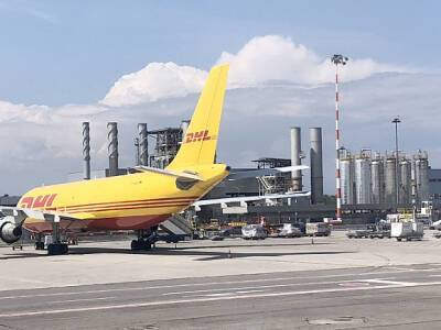 Владимир Путин - DHL приостановила доставку посылок в Россию, а Airbus «уведет» из страны инженеров и не даст запчасти - rosbalt.ru - Россия - США - Украина - Англия - Швейцария - Германия - Япония - ДНР - Канада - ЛНР - Донецкая обл.