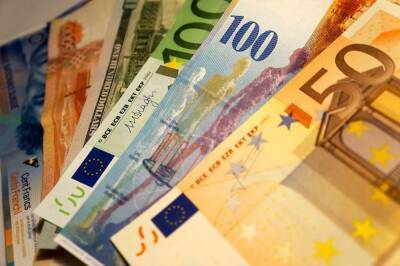 Владимир Путин - ЕС запретил продавать и поставлять в Россию банкноты евро - znak.com - Россия - Украина - Киев
