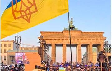 Виталий Кличко - В центре Берлина тысячи человек пришли на концерт в поддержку Украины - charter97.org - Украина - Киев - Белоруссия - Германия - Берлин