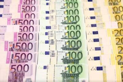 Доллар дорожает к евро, иене и фунту - smartmoney.one - США - Reuters
