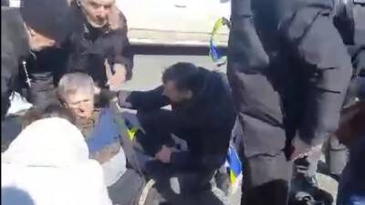 Российские войска со стрельбой разогнали демонстрацию в Херсоне. Сообщается о двух раненых - fokus-vnimaniya.com - Украина - Херсон