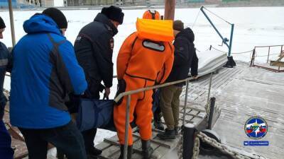 «Не мог кричать, перешёл на свист»: строитель рассказал о спасении провалившегося под лёд рыбака в Новосибирске - sib.fm - Новосибирск