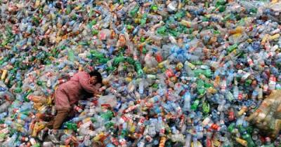 Всего за четыре часа. Ученые нашли эффективный способ разложения пластика - focus.ua - Украина - Индия