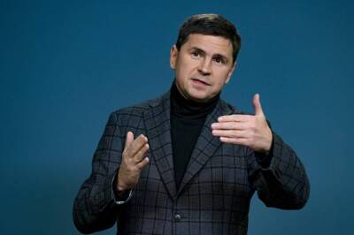 Михаил Подоляк - Офис президента требует увеличить поставки оружия в Украину - vedomosti-ua.com - Украина - Мариуполь