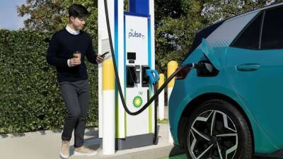 BP инвестирует миллиард фунтов в зарядные станции для электромобилей - rbnews.uk - Англия