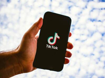 NPR: Бывшие модераторы TikTok, психическое здоровье которых пострадало от тяжелых впечатлений, подали в суд - smartmoney.one - шт. Калифорния