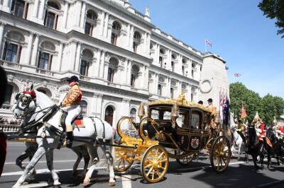 Елизавета II - принц Чарльз - Почему Елизавета II может пропустить церемонию открытия парламента? - rbnews.uk - Англия