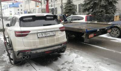 В центре Тюмени за сутки эвакуаторы вывезли десятки машин - nashgorod.ru - Тюмень