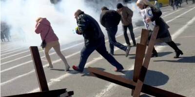 Жестокость растет. Российские оккупанты становятся все более нетерпеливы к проукраинским протестам в Херсоне — посольство США - nv.ua - США - Украина - Херсон - місто Херсон