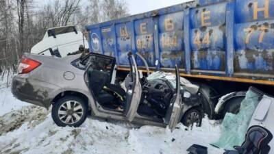 Четыре человека пострадали в ДТП с большегрузом в Самарской области - usedcars.ru - Волгоград - Самара - Самарская обл.