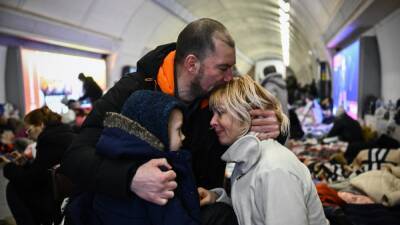 Владимир Зеленский - Игорь Колыхаев - В Киеве ночью были сильные взрывы. При обстреле Изюма 8 погибших - svoboda.org - Москва - Россия - Украина - Киев - Англия - Харьковская обл. - Херсон - Харьков - Мариуполь
