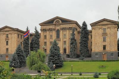 Армен Саркисян - Оппозиция в Армении сорвала выборы президента в первом туре - aif.ru - Армения