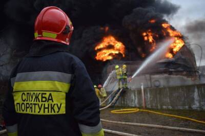 Виталий Коваль - В Ровенской области третий день тушат пожар на нефтебазе - vedomosti-ua.com - Украина - Луцк