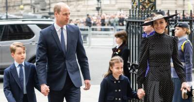 принц Уильям - Елизавета II - принц Гарри - принцесса Диана - Кейт Миддлтон - принц Джордж - принц Филипп - принц Луи - принцесса Шарлотта - Кейт Миддлтон и принц Уильям с детьми посетили службу в память о принце Филиппе - focus.ua - Украина - Лондон - шт. Калифорния