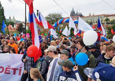 В Праге тысячи человек вышли на марш против абортов - vinegret.cz - Чехия - Прага
