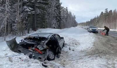 На трассе Тюмень - Ханты-Мансийск КАМАЗ въехал в Mitsubishi. Пострадали два человека - nashgorod.ru - Ханты-Мансийск - Тюмень - Сургут - Камаз