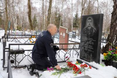 В Рязани почтили память заслонившего сослуживцев от взрыва гранаты сотрудника ОМОН - 7info.ru - Рязань