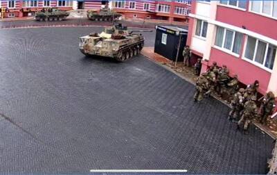 Андрей Цаплиенко - В Гостомеле военные РФ взяли в заложники десятки мирных жителей - журналист - korrespondent.net - Россия - Украина - Ульяновск