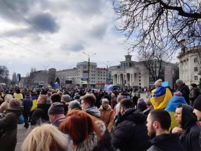 Геннадий Лагута - Херсонцы вышли на митинг с флагами Украины, оккупанты открыли стрельбу в воздух - gordonua.com - Россия - Украина - Херсон - Херсон
