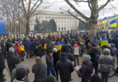 В Херсоне проходят массовые протесты против оккупантов (видео) - facenews.ua - Россия - Украина - Херсон